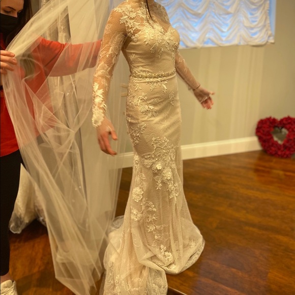 Chic Nostalgia Halo Wedding Dress - Picture 3 of 4